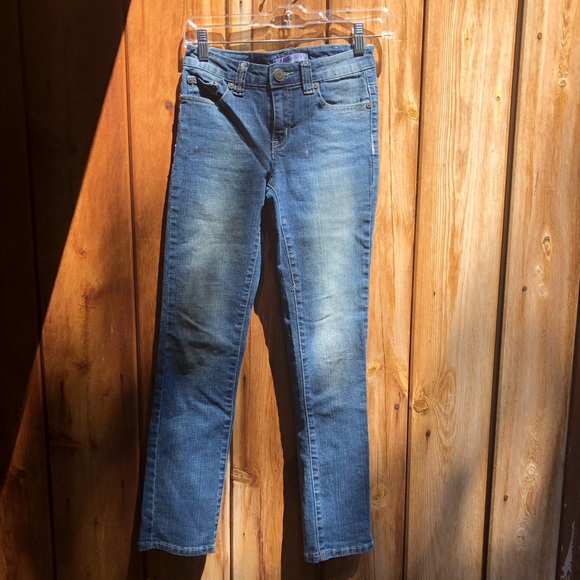 Yaso Jeans| Jeans w/ Sequin Details - Picture 2 of 4